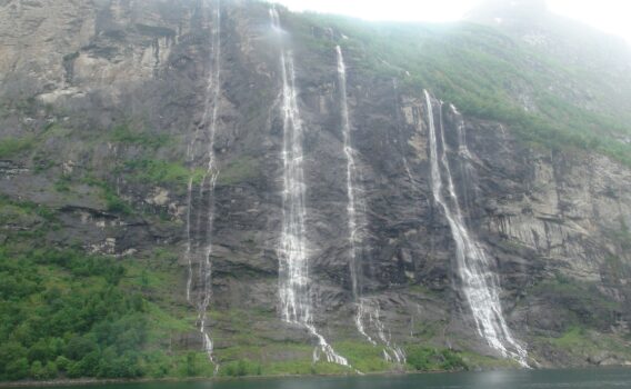 セブン・シスターズの滝　ノルウェーの風景