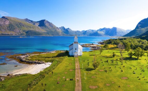 ギムソイ教会　ロフォーテン諸島の風景　ノルウェーの風景
