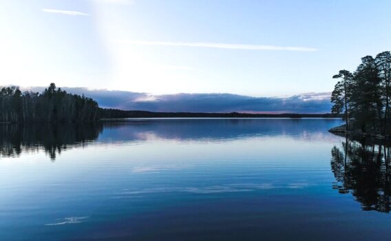 夕暮れのボドム湖　フィンランドの風景