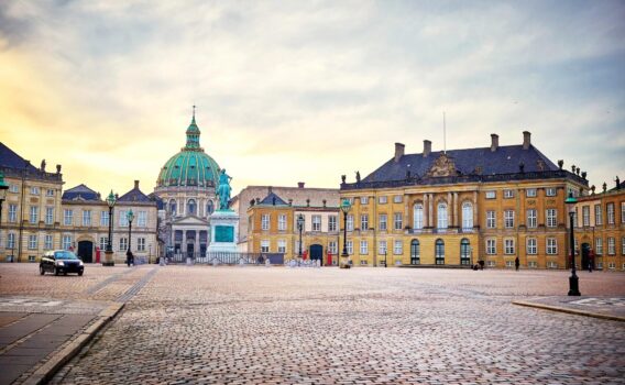 コペンハーゲンのアマリエンボー宮殿　デンマークの風景