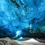 アイスランドの氷の洞窟　アイスランドの絶景