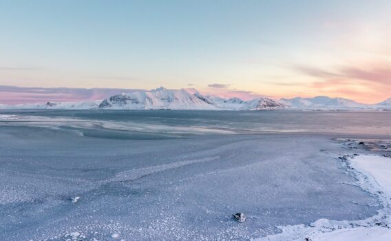 冬のスヴァールバル諸島の風景　ノルウェーの風景