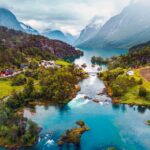湖のある風景　ノルウェーの風景