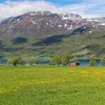ヴァンスミョーゼ湖の湖畔　ノルウェーの風景