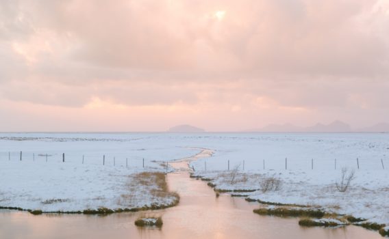 冬の朝の風景　アイスランドの冬の風景