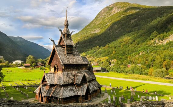 ボルグンド・スターヴ教会　ノルウェーの風景