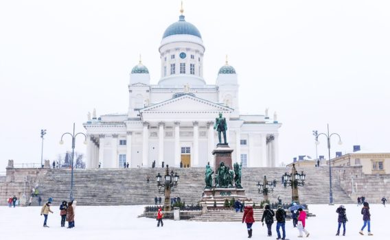ヘルシンキ大聖堂と元老院広場の冬の風景　フィンランドの冬の風景