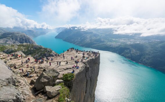リーセフィヨルド　「プレーケストーレン」の崖　ノルウェーの風景