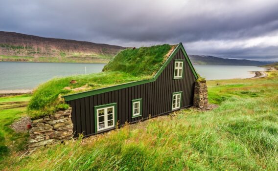 アイスランドの伝統的な家屋　アイスランドの風景