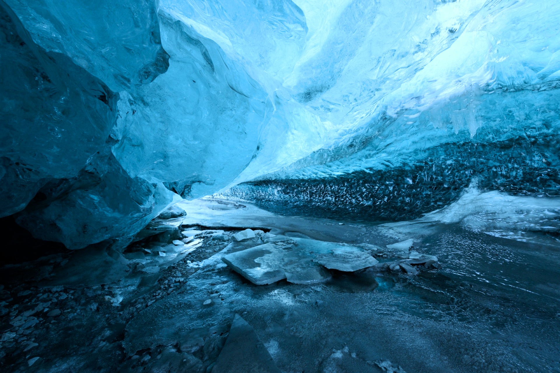 アイスランドの氷の洞窟　アイスランドの風景