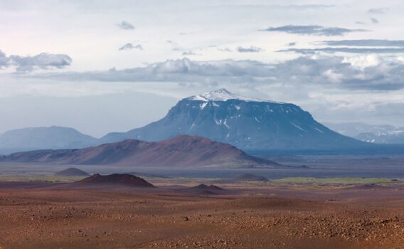 ヘルズブレイズとオダザハラウンの風景　アイスランドの風景
