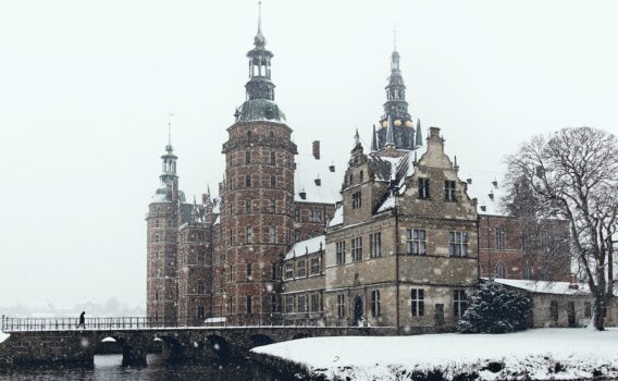 冬のフレデリクスボー城　デンマークの風景