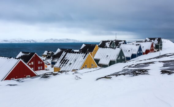 ヌーク郊外の家並み　グリーンランドの風景