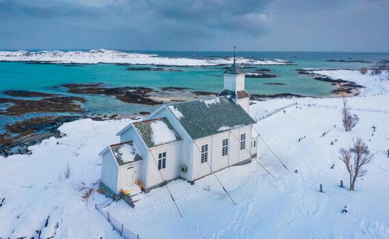 冬の朝のロフォーテン諸島　ノルウェーの冬の風景