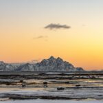 冬の夕暮れの海　ノルウェーの冬の風景