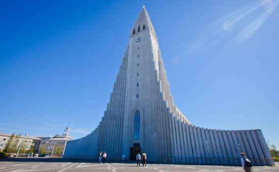 ハットルグリムス教会　アイスランドの夏の風景