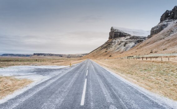 冬の国道1号線　アイスランドの冬の風景