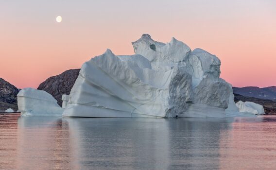 ディスコ湾の氷山　グリーンランドの風景