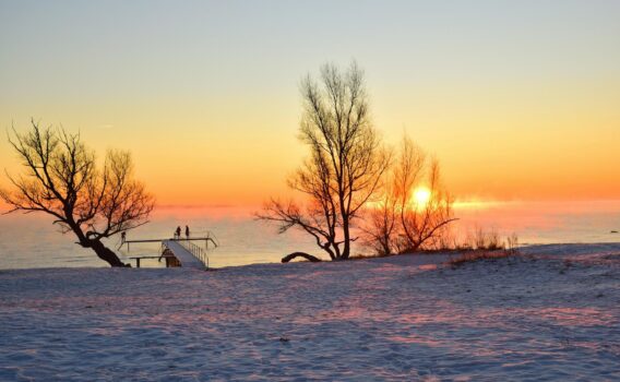 フムレベックの冬の海岸の風景　デンマークの冬の風景