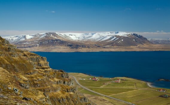 アクラネースの山から見る風景　アイスランドの絶景