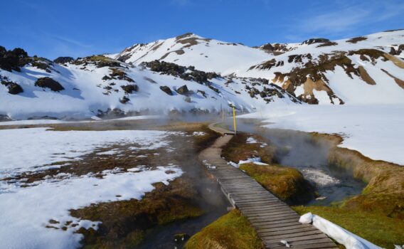 アイスランドの温泉　アイスランドの風景