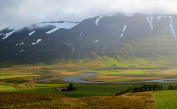 アークレイリ近郊の風景　アイスランドの風景