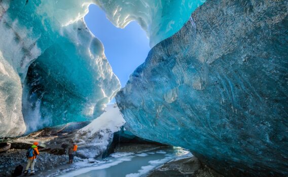ヴァトナヨークトルの氷の洞窟　アイスランドの風景