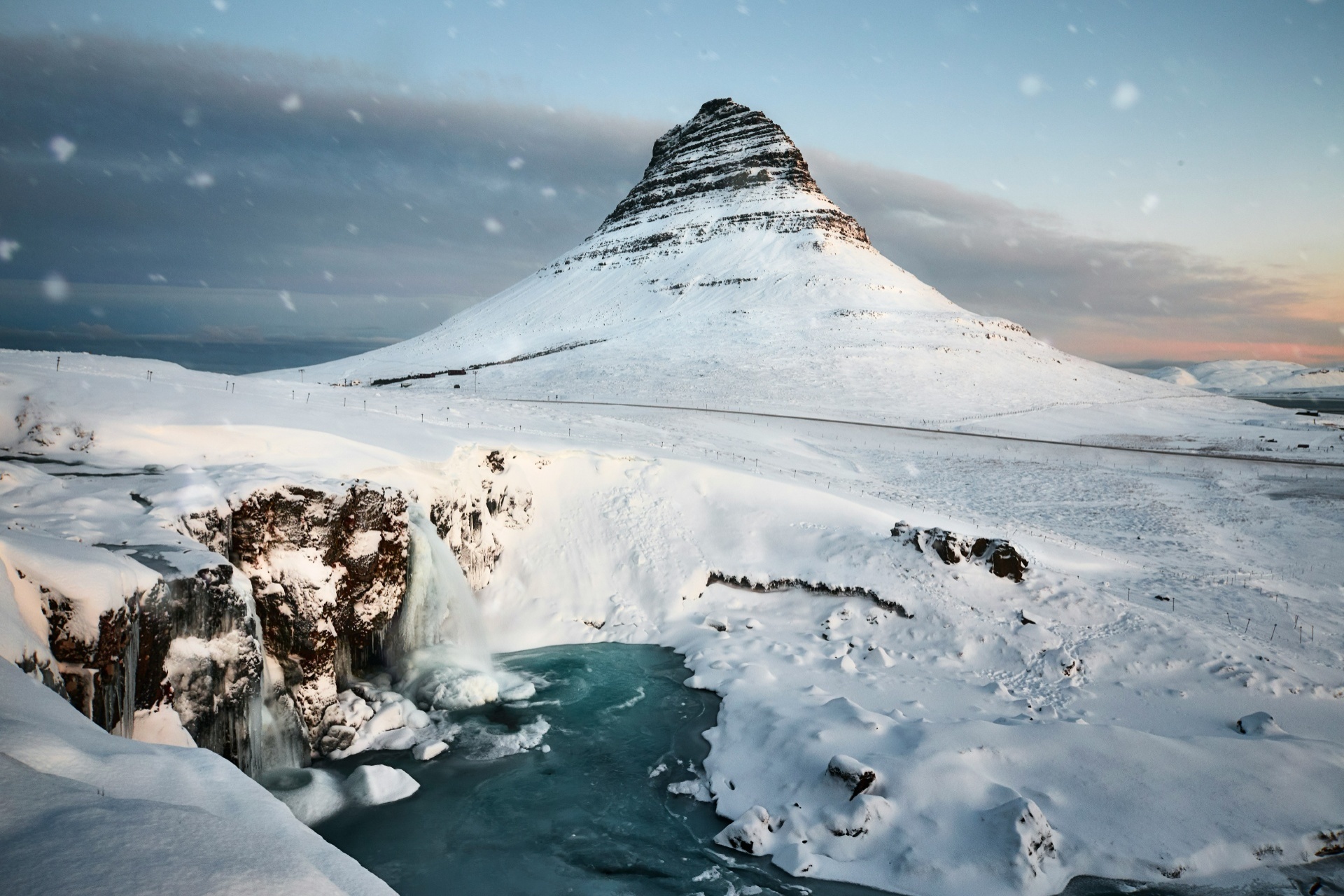 キルキュフェットル　アイスランドの風景