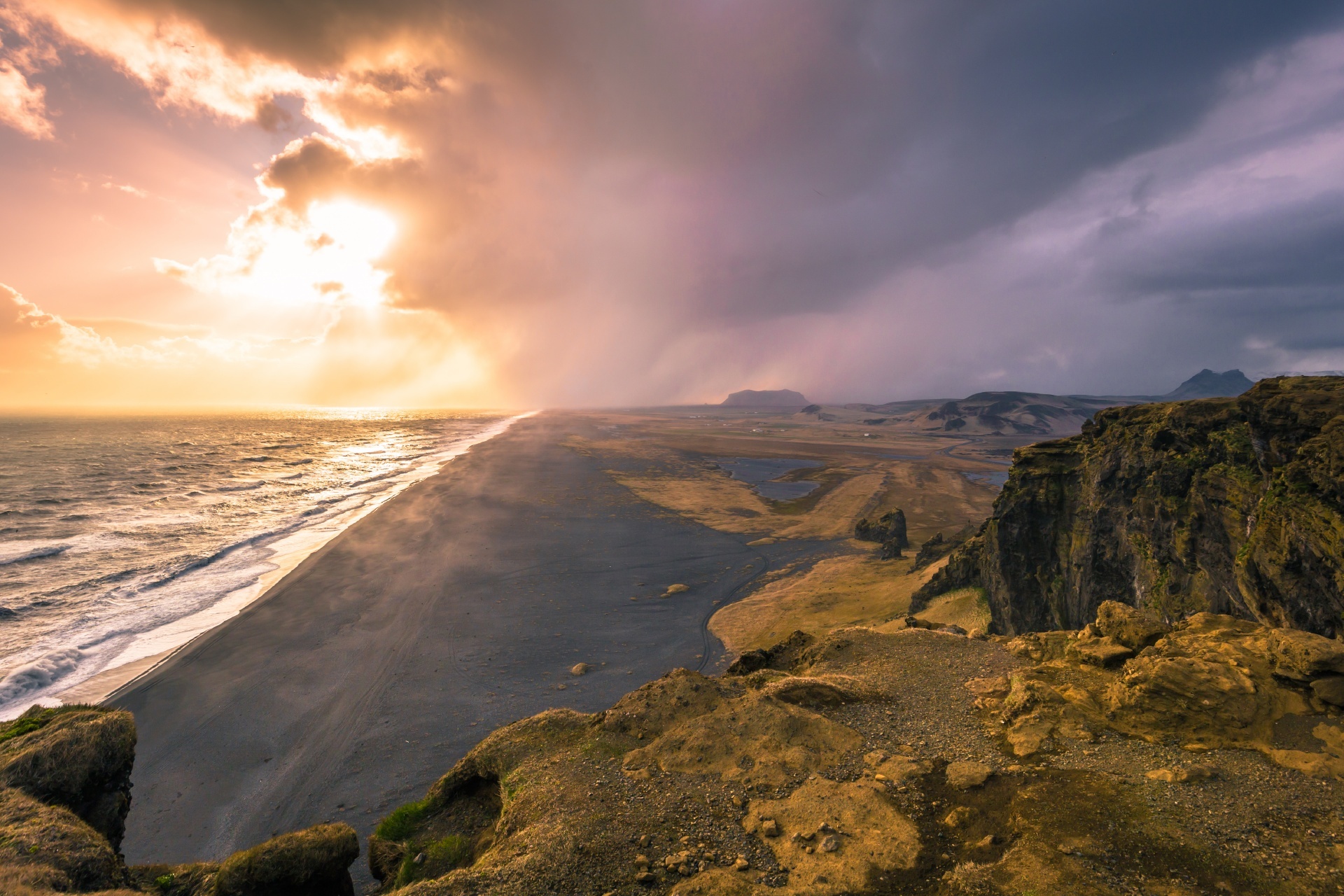 ディルホラエイの風景　アイスランドの風景