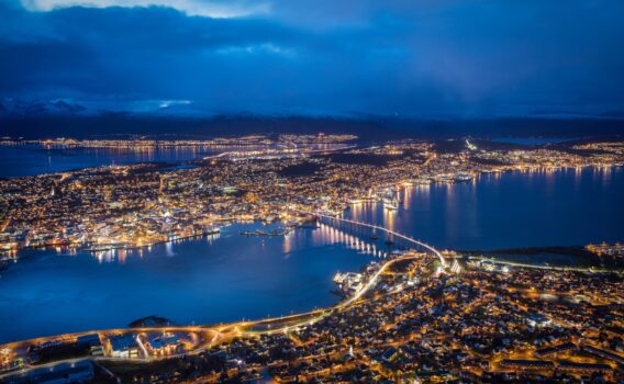 トロムソの夜景　ノルウェーの風景