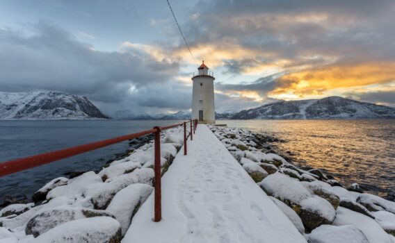 冬のホーグステイン灯台　ノルウェーの風景