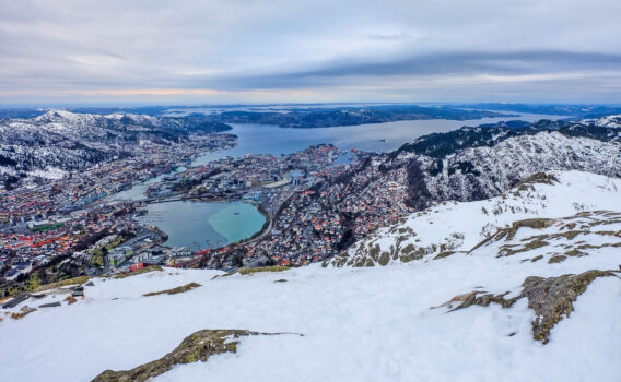 ウルリッケン山から見る冬のベルゲンの町並み　ノルウェーの風景