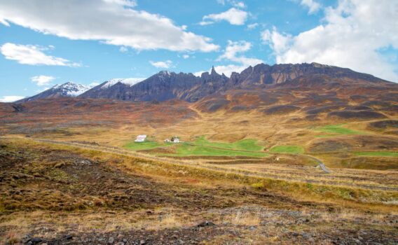 アイスランド北部の山岳風景　アイスランドの風景