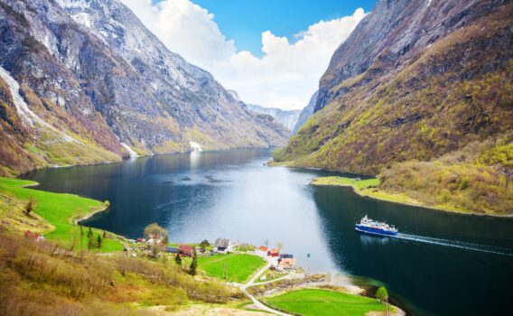 ネーロイ・フィヨルドの風景　ノルウェーの風景