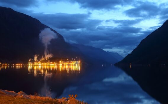夜のオッダ　ノルウェーの風景