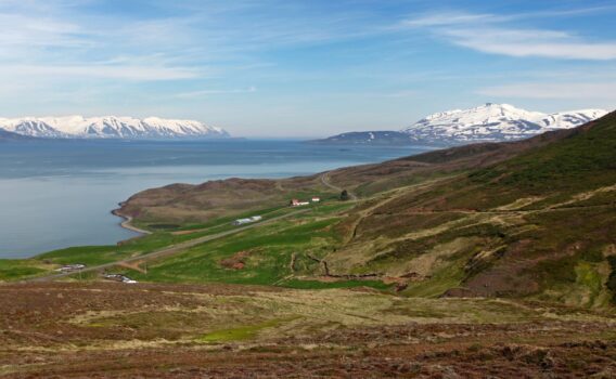 アイスランドのフィヨルドの風景　エイヤフィヨルズル　アイスランドの風景