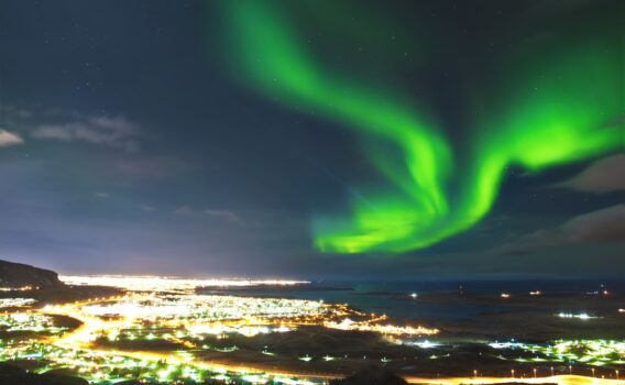 レイキャビクのオーロラ 　アイスランドの風景