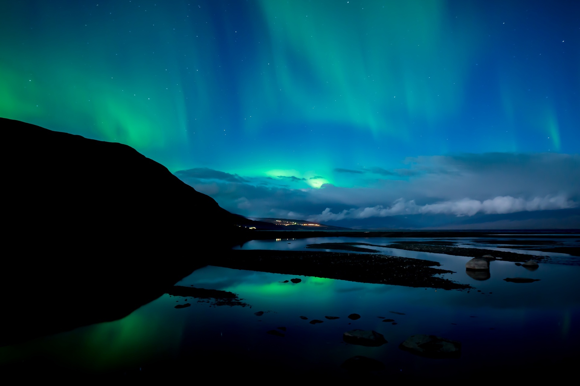 オーロラと月の光 スウェーデンの風景 毎日更新 北欧の絶景をお届けします Hokuo Guide Com S 北欧の風景
