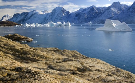 スコルズビスーンフィヨルドの風景　グリーンランドの風景