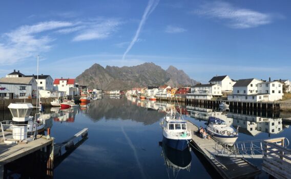 ヘニングスヴァールの港　ノルウェーの風景