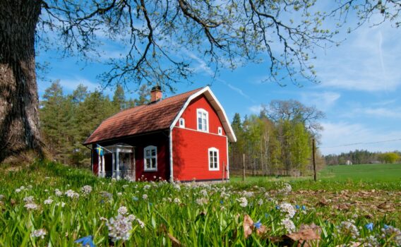 スウェーデンの伝統的な赤い家　スウェーデンの風景