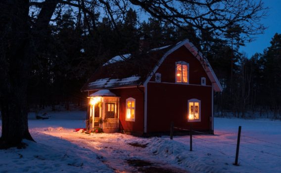 冬の夜の風景　スウェーデンの冬の風景