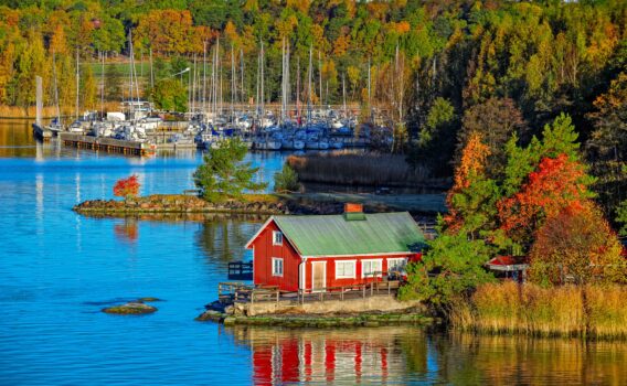 ルイッサロ島の紅葉の風景　フィンランドの秋の風景