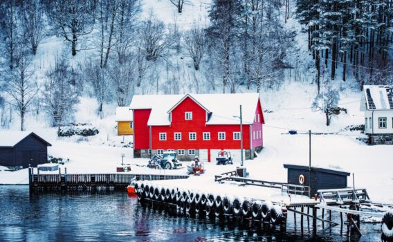 冬のノルウェー　フィヨルドの美しい風景