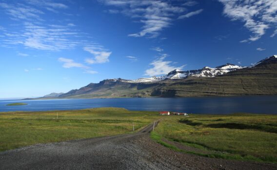 レイザルフィヨルズルの風景　アイスランドの風景