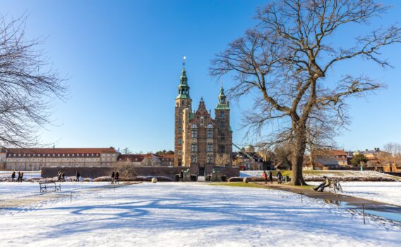 冬のローゼンボー城　デンマークの冬の風景