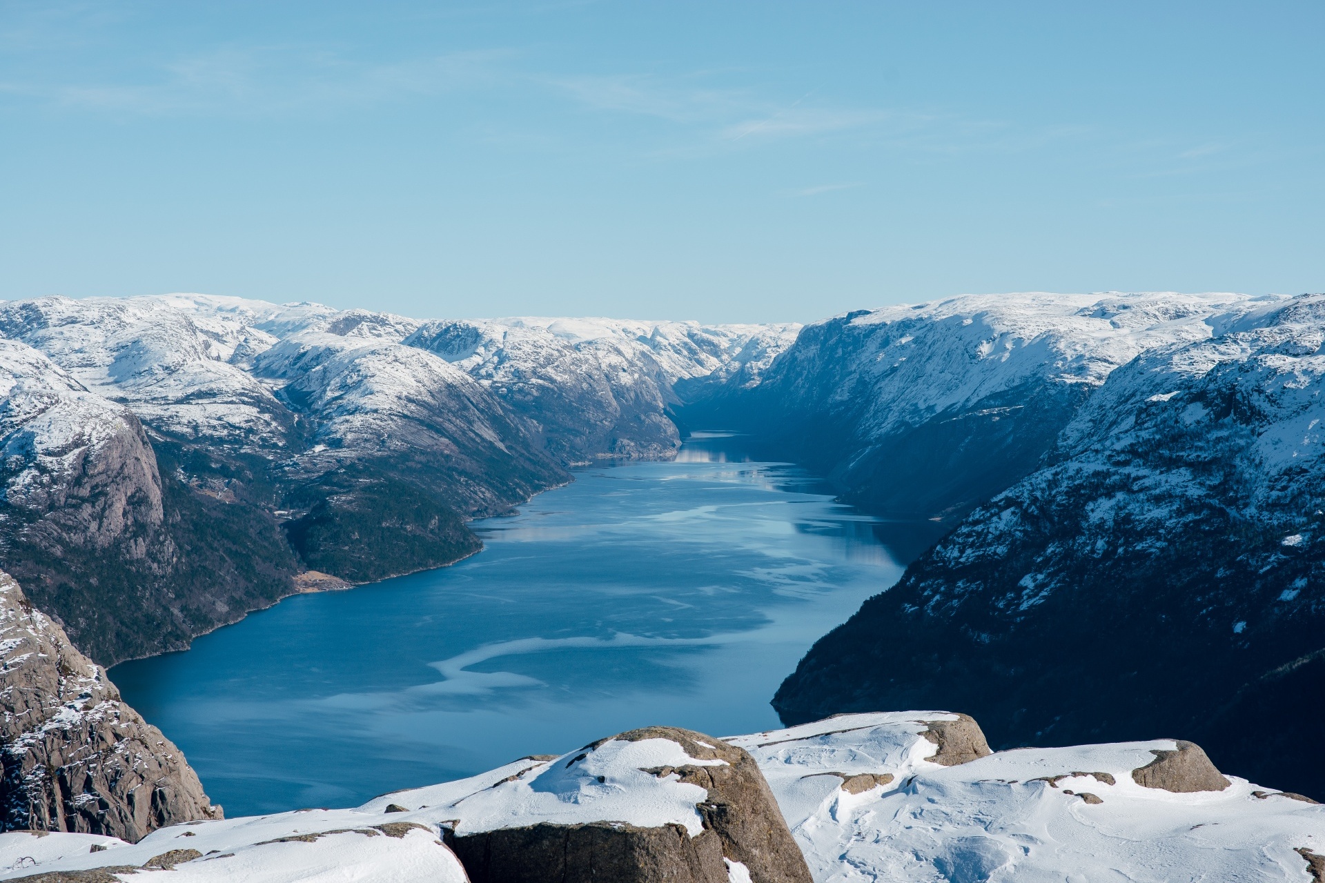 冬のリーセフィヨルド　ノルウェーの風景