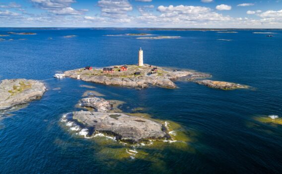 空から見たソーダシャール島のソーダシャール灯台　フィンランドの風景