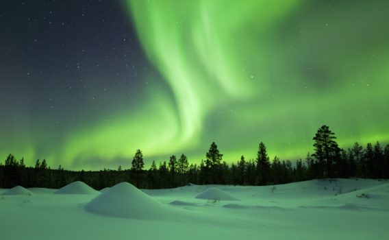 冬のラップランドのオーロラ風景　フィンランドの冬の風景