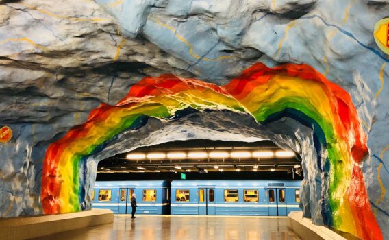 ストックホルムの地下鉄駅　スウェーデンの風景